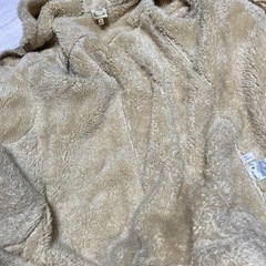 ユニクロ　Mサイズ　ムートン　フリース　ボア　あたたかいの画像