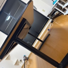 ダイニングテーブルの画像