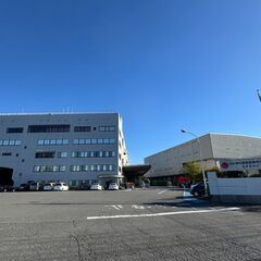 【大型ドライバー／正社員】未経験でも月給35万以上／大手グループ企業／賞与年2回／長期休暇あり／誕生日休暇／福利厚生充実／資格取得支援制度あり／トラックドライバーとして活躍しませんか？_日本梱包運輸倉庫株式会社柏原729の画像