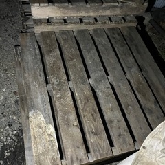 木のパレットの画像