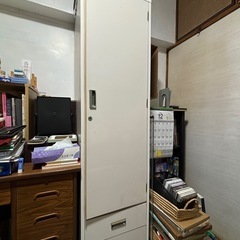 白い洋服タンス(経年劣化あり)