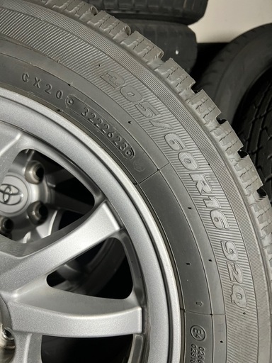 トヨタスタッドレスタイヤ4本セット205/60R16 92Q