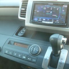 H.25(2013)年 ホンダ フリード 1.5 G エアロ ホワイト　CVT　ABS　ETC　集中ドアロック　Wエアバック　キーレス　フルセグTV　ナビ　バックカメラ　HID　純正エアロ　純正AW　左電動スライドドア　電動格納ミラー　車検8年9月　　17105の画像