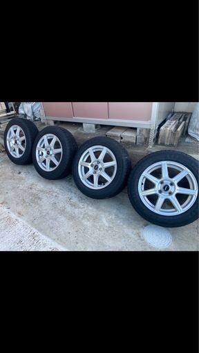 スタッドレスタイヤ　溝たっぷり2023年製