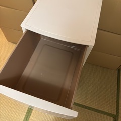 プラスチック製収納タンスの画像