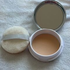 クリアラスト フェイスパウダー N 薬用美白オークル蓋に傷有りの画像