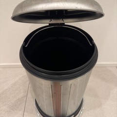 ゴミ箱の画像