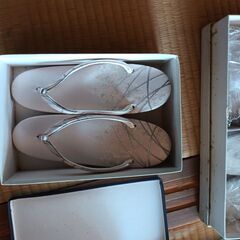 【無料】和装用バッグ＆草履セット◆白色の美品◆結婚式や和装の場にぴったり！の画像