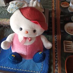 【無料】大きめの兎の人形◆赤い帽子がトレードマーク！存在感抜群の...