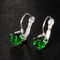 大粒ラインストーンフックピアス（新品）エメラルドグリーン/おすすめの画像