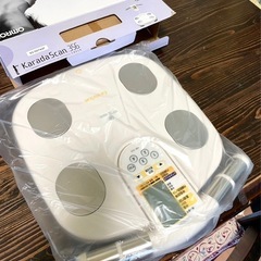 体重計　
OMRON  Karada Scan 356(オムロンからだスキャン)の画像