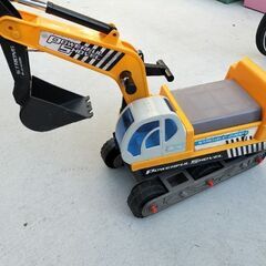 ショベルカー　乗れるおもちゃ