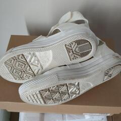 CONVERSE、スニーカーの画像