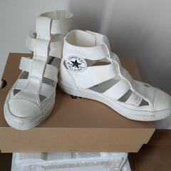 CONVERSE、スニーカーの画像