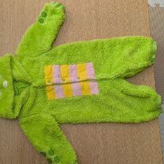 後ろ姿もかわいい☆ガチャピンロンパースの画像