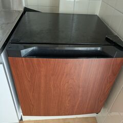 アイリスオーヤマ　右開き冷凍・冷蔵庫（切り替え可）小型 31L ...