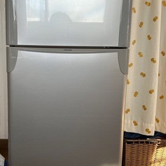 2ドア冷蔵庫、電子レンジ、掃除機、アイロン
