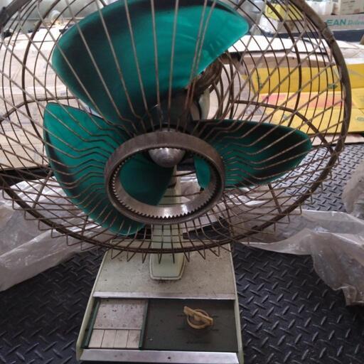 レトロな扇風機です。