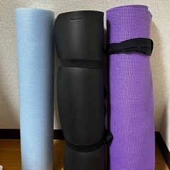 ヨガマットとフォームローラー