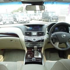 誰でも車が買える次世代低与信ローン専門店／ 安心の１年保証付き　距離無制限！中古車販売 カーメル山梨店 　平成２５年式　日産　シーマ　176000㌔の画像