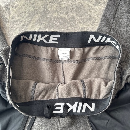決まりました☆【新品】※試着のみ?NIKE SetUp 上下 セット XL THERMA 裏起毛 暖かい生地 グレー×ブラック スウェ