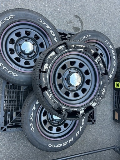 デイトナ　16インチ　ハイエース 4本セット(1本バースト)