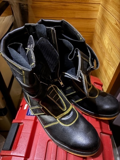 編上靴や工具など