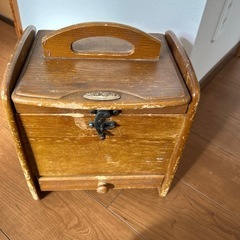 （交渉中）メイクボックス木製　中古の画像
