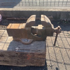 【取引終了しました】古い万力　工具　DIY 大工道具