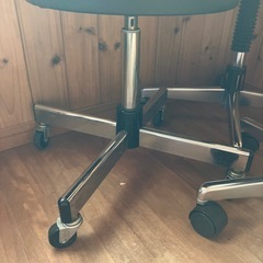 【ジャンク】丸椅子　キャスター付きの画像