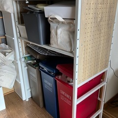 白い棚の画像