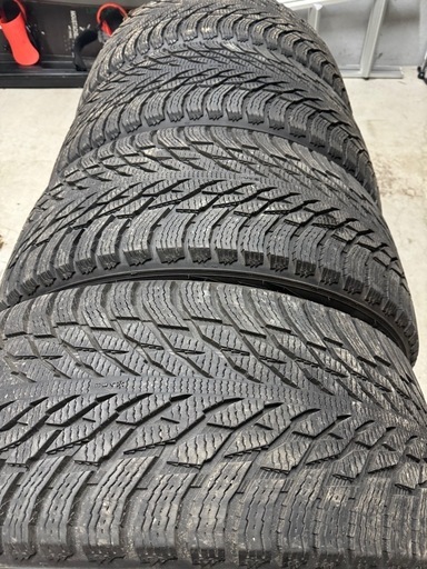 ノキアン　スタッドレス　285/40R22　ハッカペリッタR3 SUV