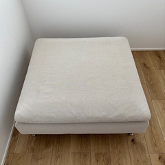 IKEA　SODERHAMN オットマン ベージュの画像