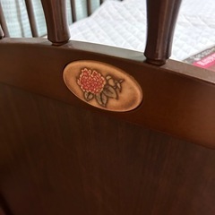 ベビーベッド　サワ　SAWA 組立式 マットシーツ付属　77×125×高さ93㌢の画像