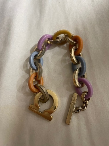 フェラガモのブレスレット