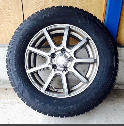 スタッドレスタイヤ（４本）