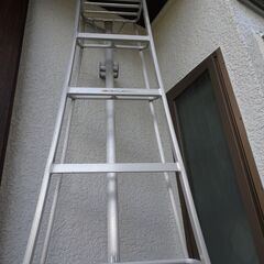 アルミ製の脚立　高さ2.9m