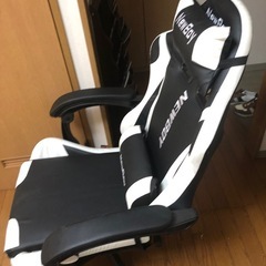 ゲーミングチェアの画像