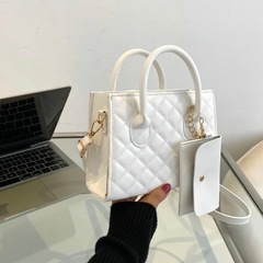 白　ショルダーバッグ