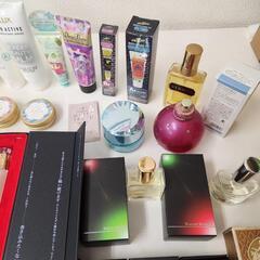 【まとめて】化粧品　ハンドクリーム　香水　リップ　生活用品　ブランド品あり　未使品用ありの画像