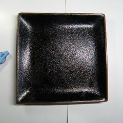 さしあげます 和食器角皿2枚 約22cm角 割れやヒビ等無 中古良品 取りに来ていただける方・受け渡し日時自由         の画像