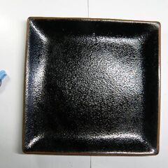 さしあげます 和食器角皿2枚 約22cm角 割れやヒビ等無 中古良品 取りに来ていただける方・受け渡し日時自由         の画像