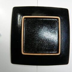 さしあげます 和食器角皿2枚 約22cm角 割れやヒビ等無 中古良品 取りに来ていただける方・受け渡し日時自由         の画像