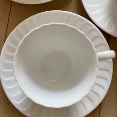 白のティーカップ　5セットの画像