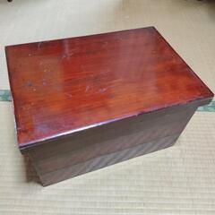 無料 木製漆塗3段箱の画像