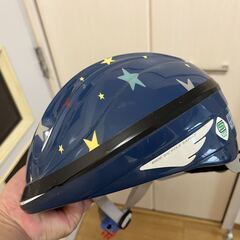 大人自転車一つ、子供自転車　一つ、子供遊び具一つ