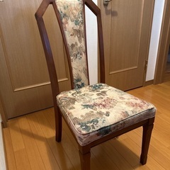 ダイニングのイス