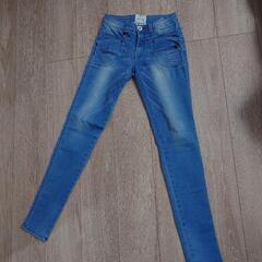 定価一万円程　LOUIS ジーンズ　