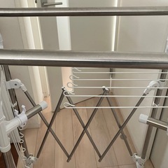室内折りたたみ洗濯干しの画像