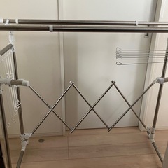 室内折りたたみ洗濯干しの画像